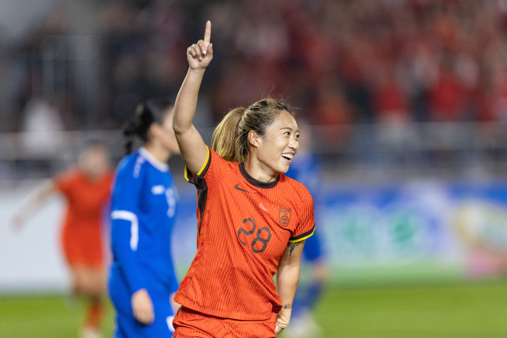 中国队女足球员获得国际奖项认可